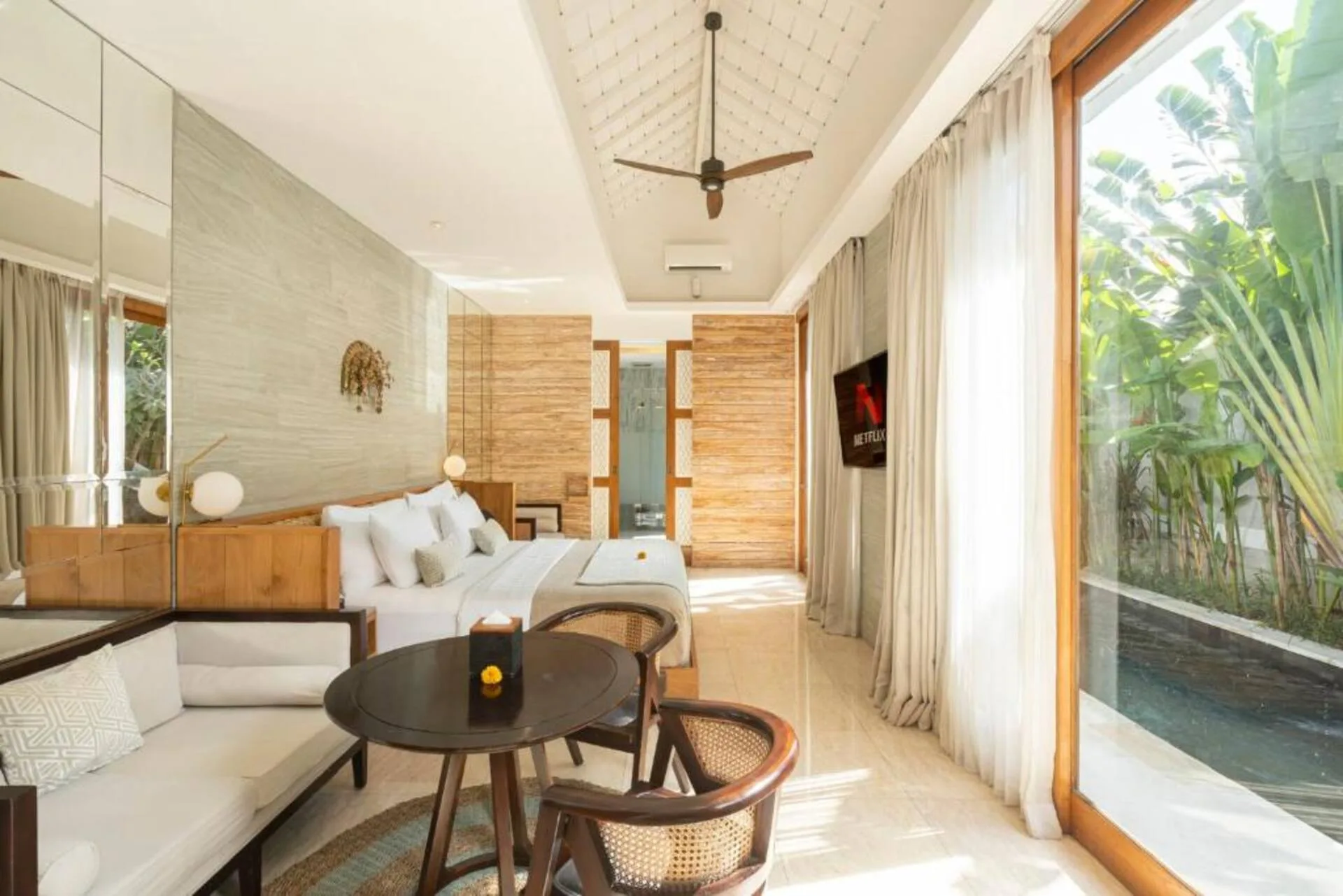One Bedroom Villa with Private Pool and Bathtub 2