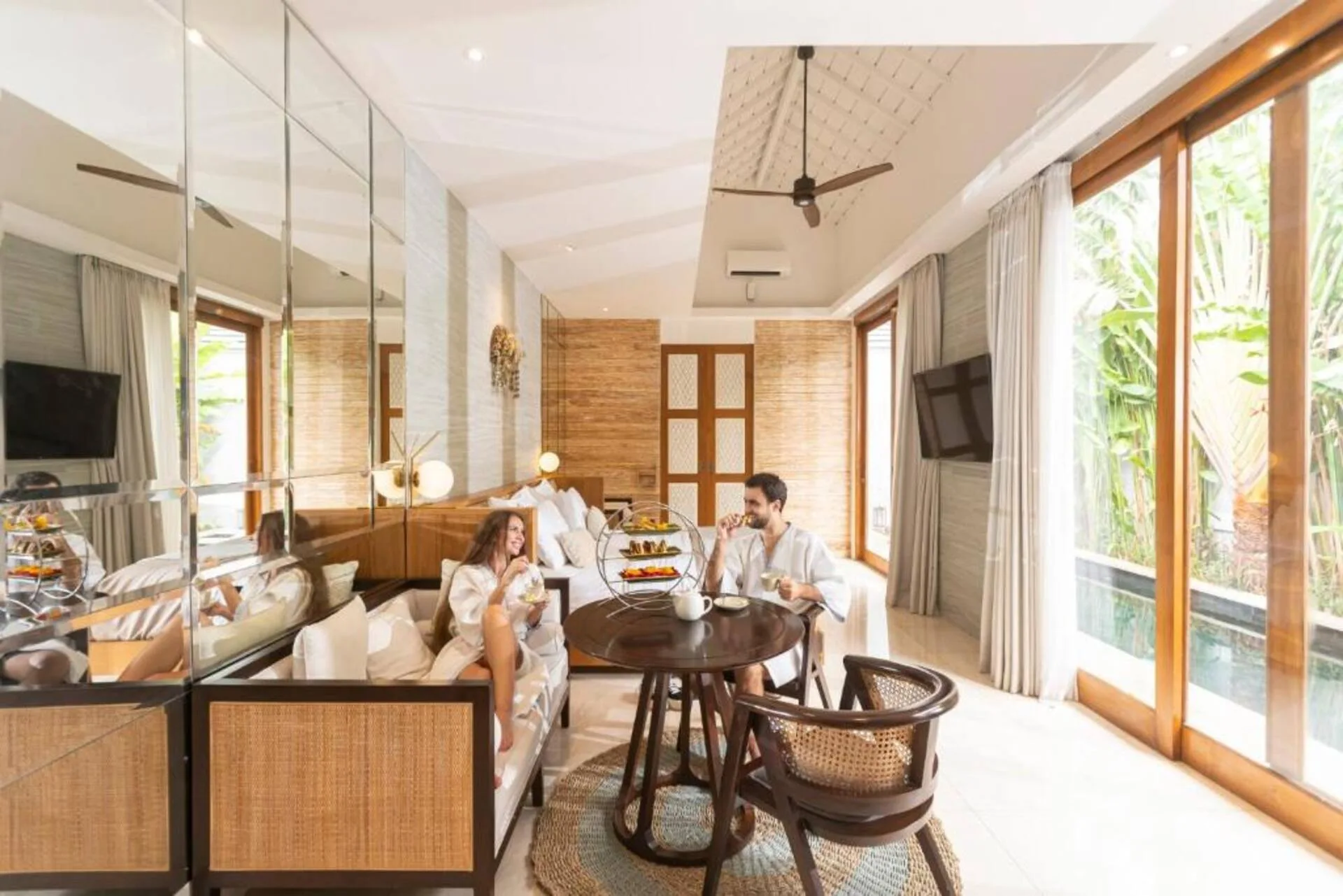 One Bedroom Villa with Private Pool and Bathtub 3