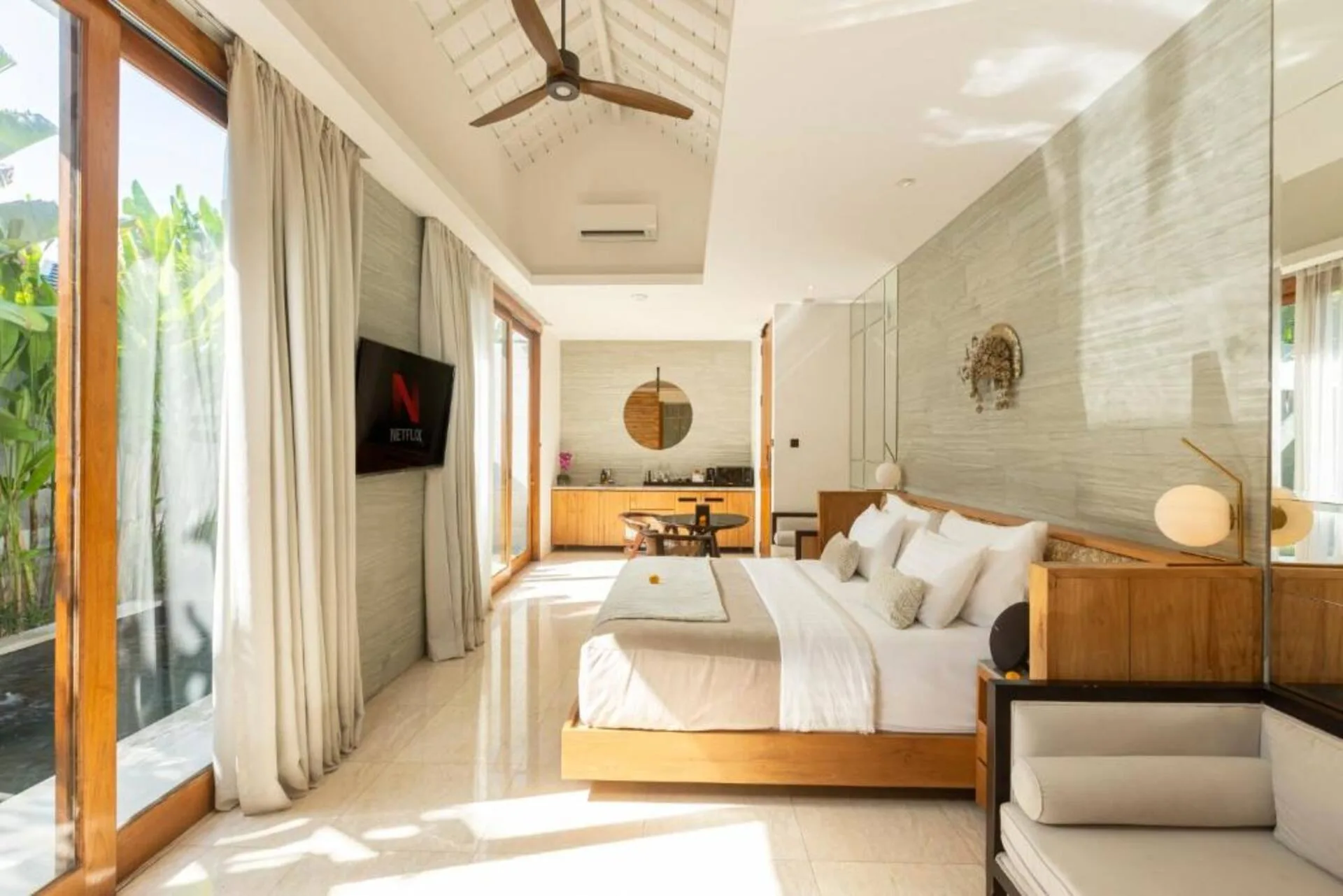 One Bedroom Villa with Private Pool and Bathtub 5