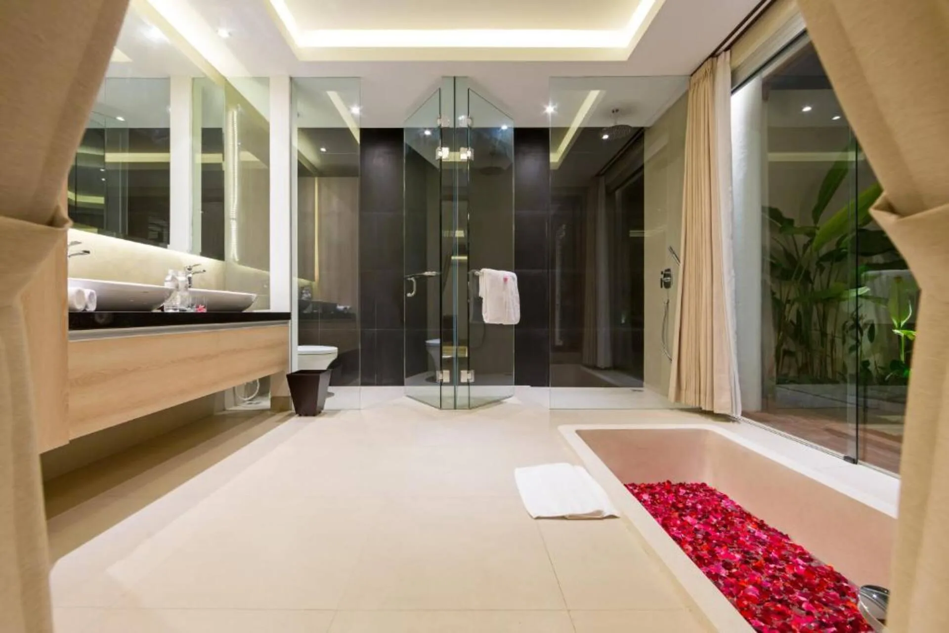 Tranquil Poolside Nook Private Villa in Seminyak 5