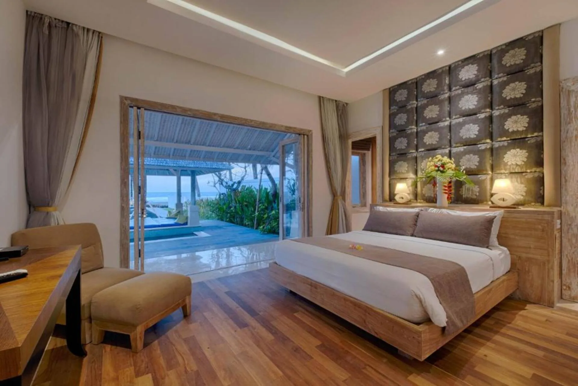 5 Bedroom Pool Villa with Access to Saba Beach 3