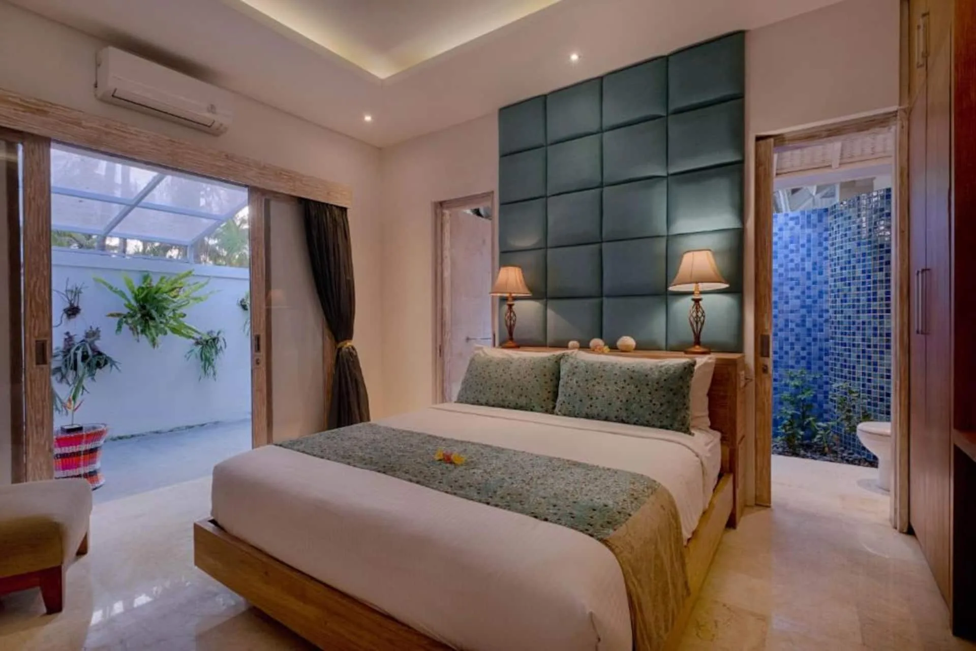 5 Bedroom Pool Villa with Access to Saba Beach 4