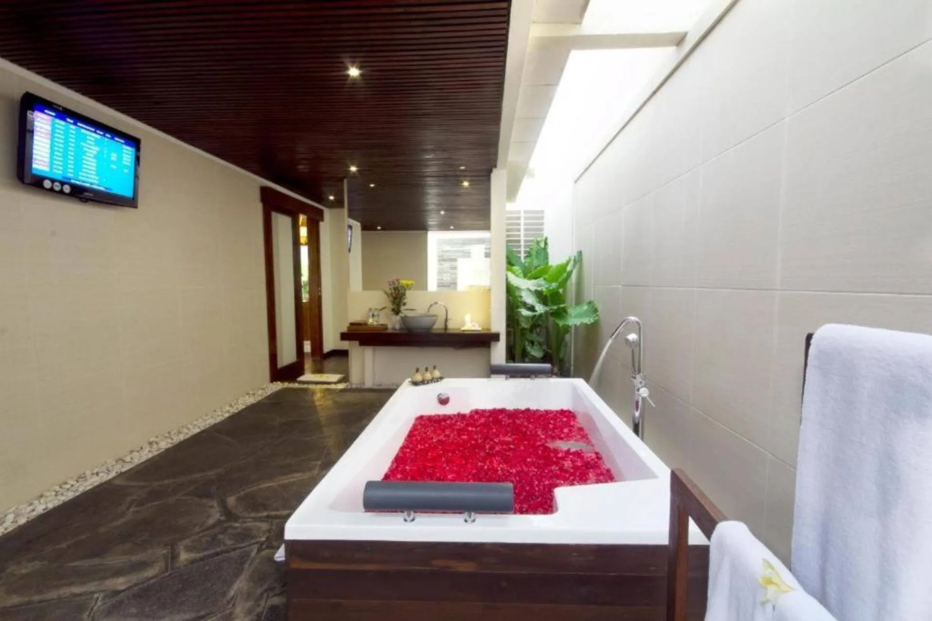 Tropical 2 Bedroom Private Villa in Uluwatu 2