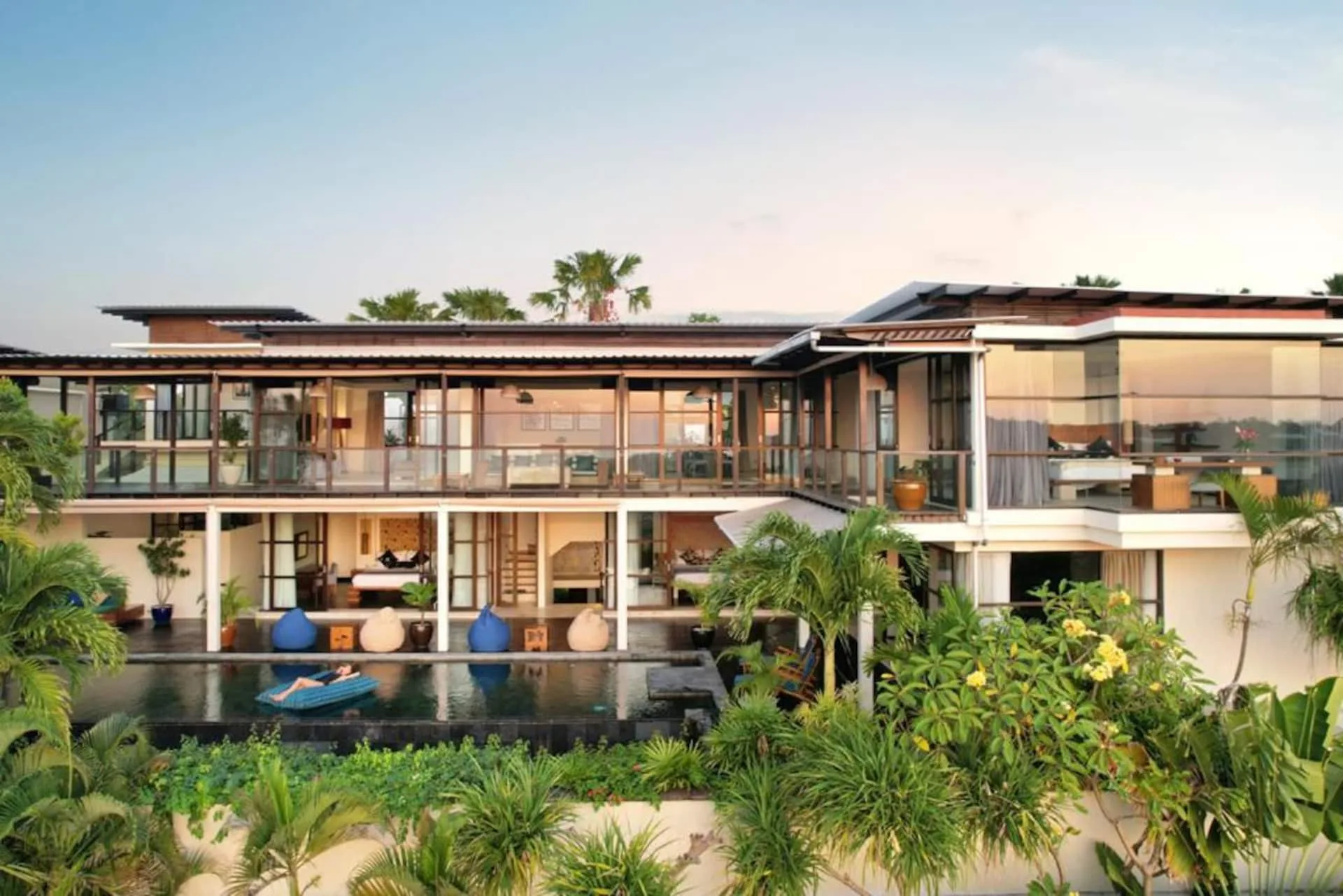 5 Bedroom with Outdoor Pool Overlooking the Ocean 3