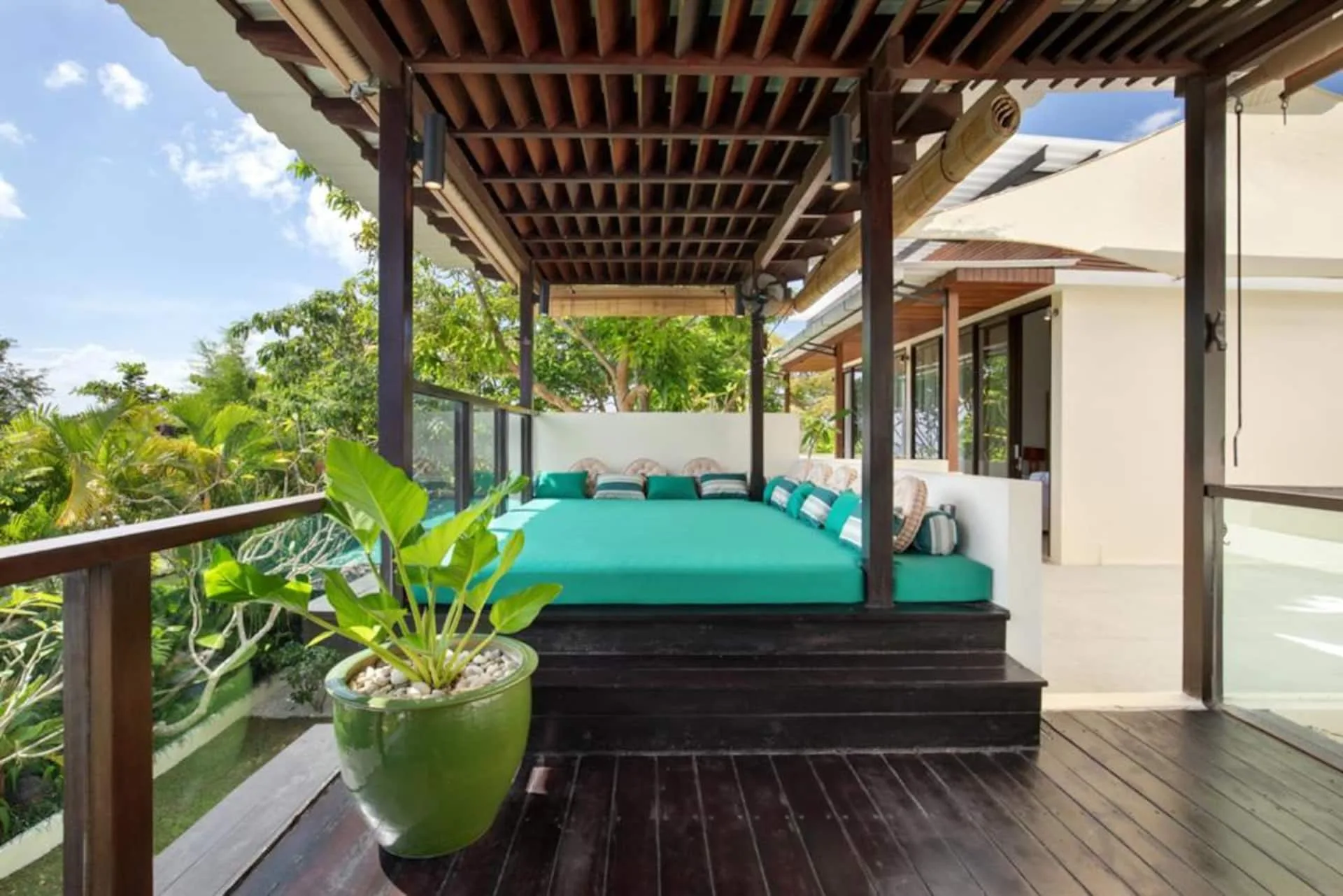 5 Bedroom with Outdoor Pool Overlooking the Ocean 4