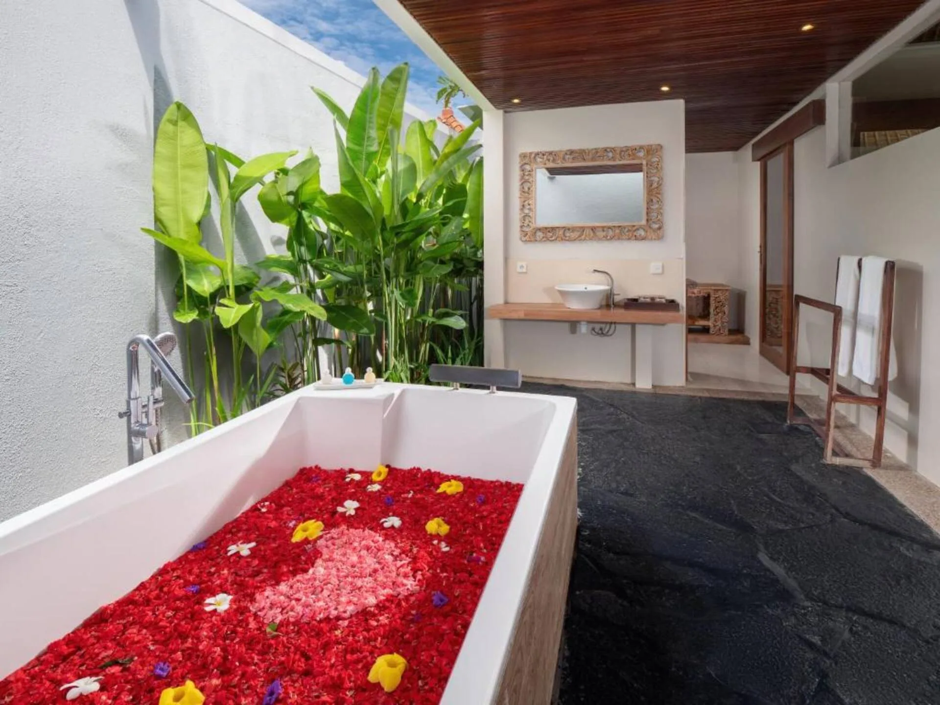 Rustic-modern 1 Bedroom Private Villa in Uluwatu 4