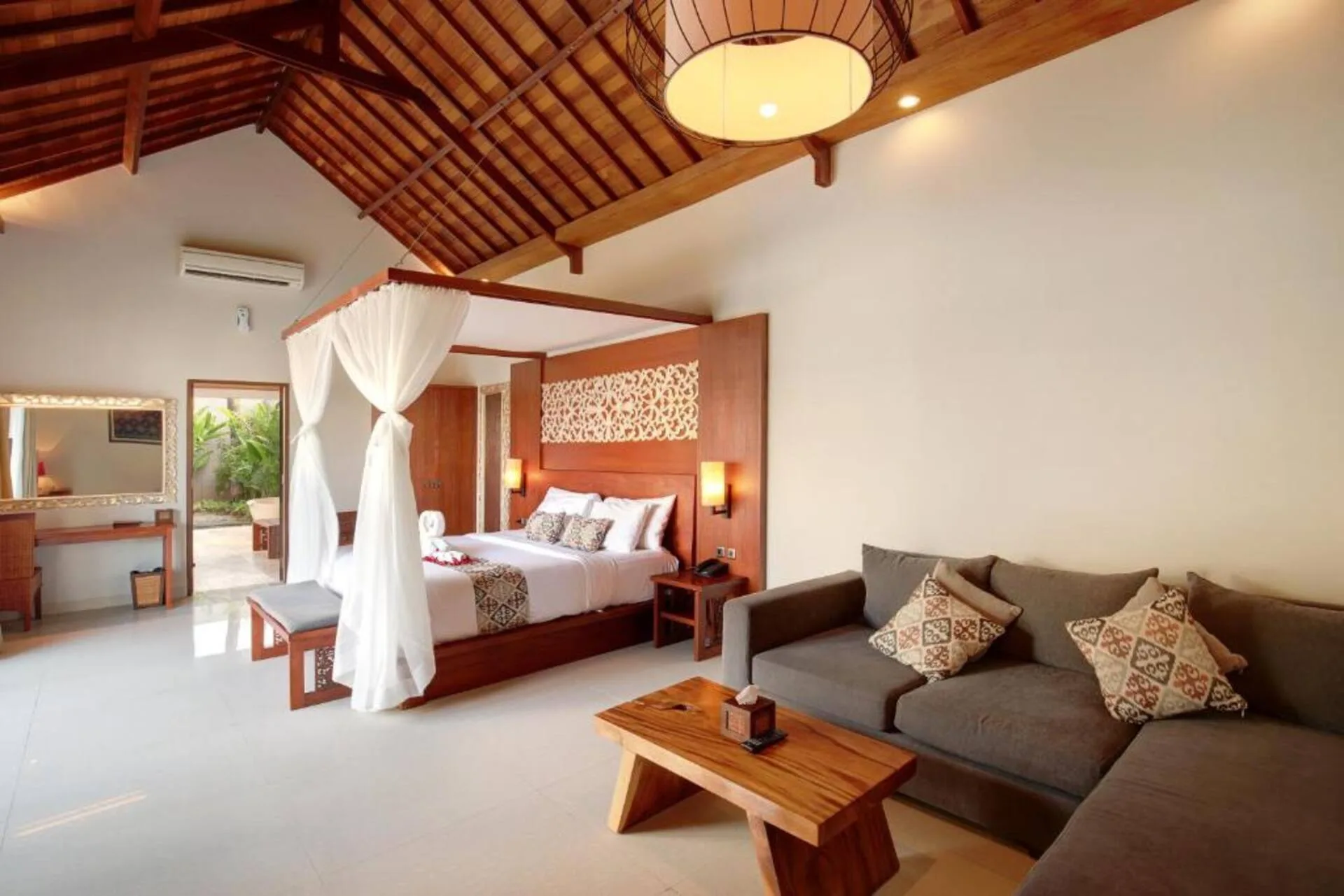 4 Bedroom Villa near Jimbaran Beach Incl Dine-in Bfast 2