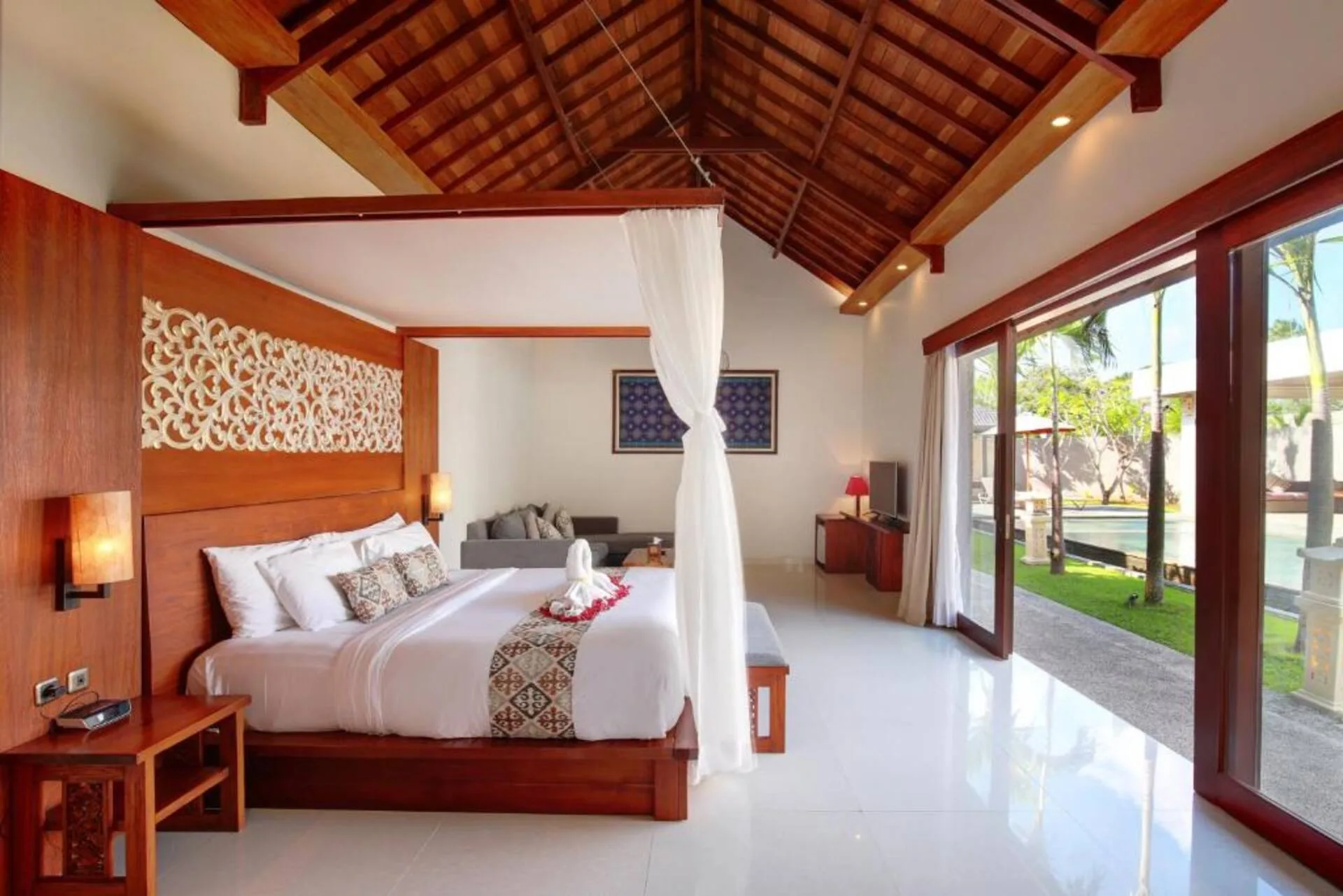 4 Bedroom Villa near Jimbaran Beach Incl Dine-in Bfast 3