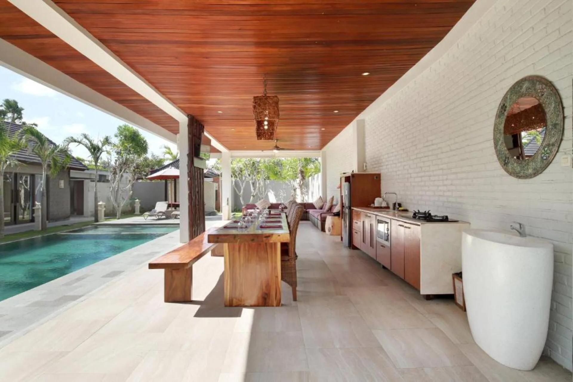 Sunny Beachside Haven 4 Bedroom Private Villa in Jimbaran 5