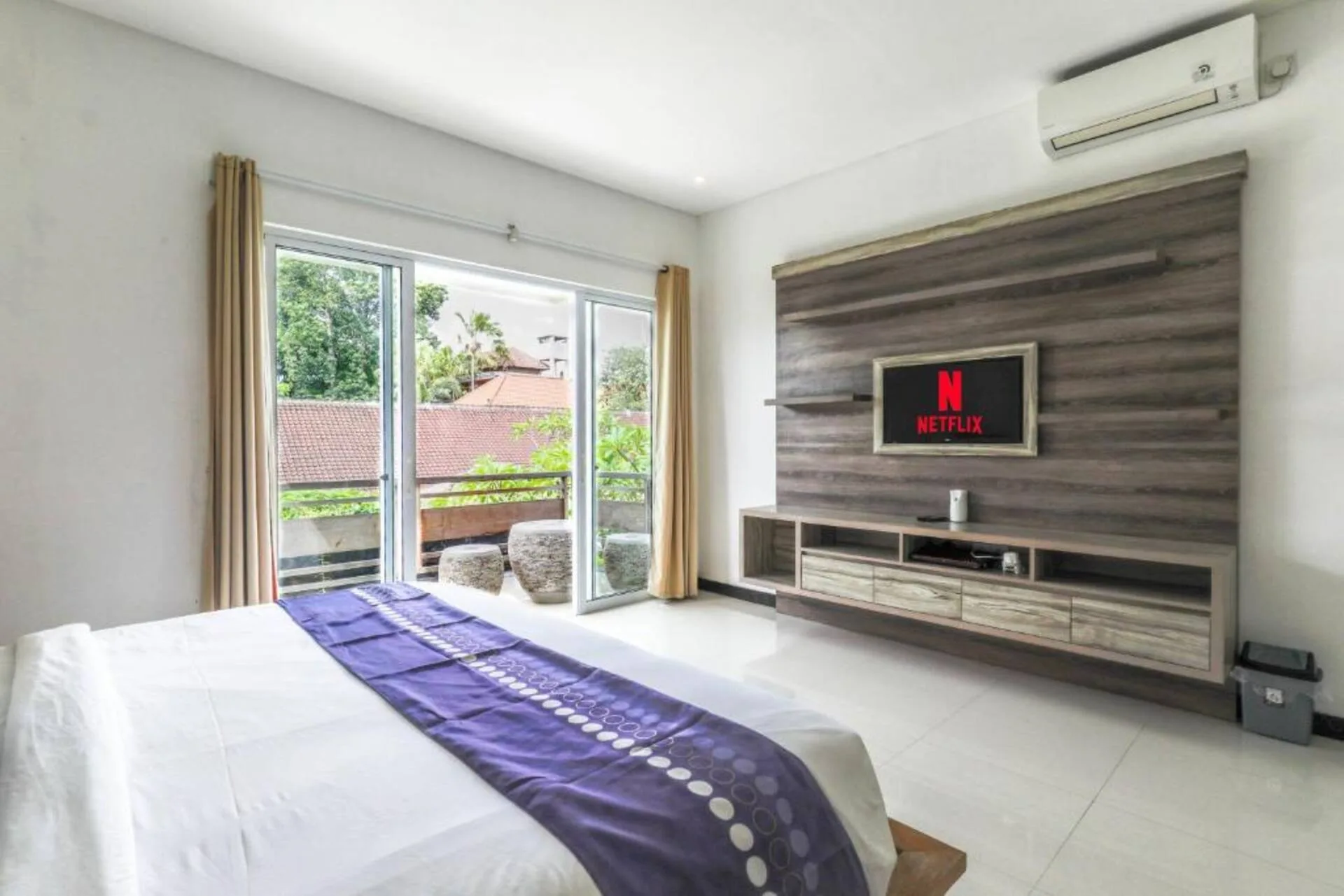 3 Bedroom Private Pool - 10 Minutes Walk to Beach 4