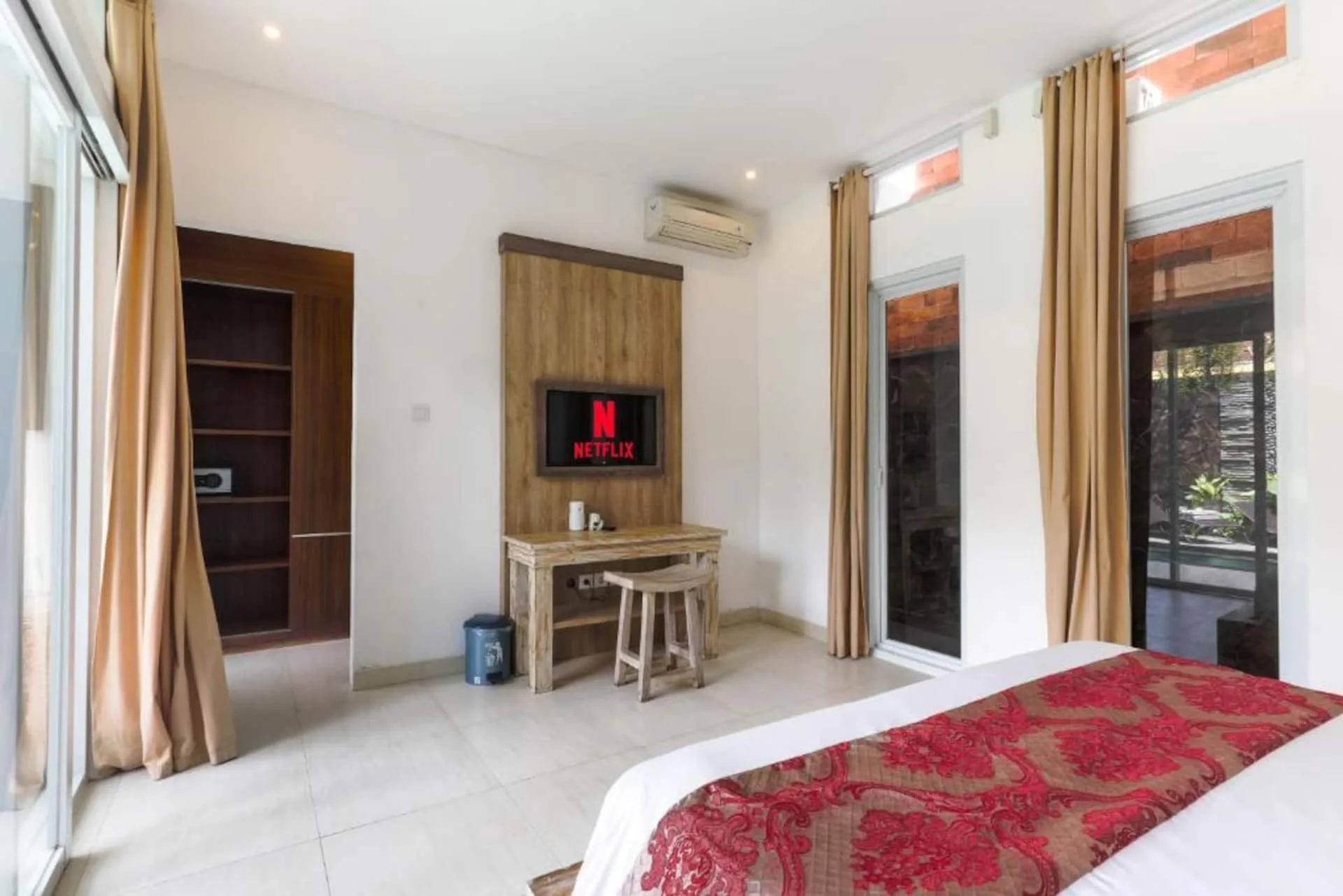 Modern 3 Bedroom Villa in Central Legian 5
