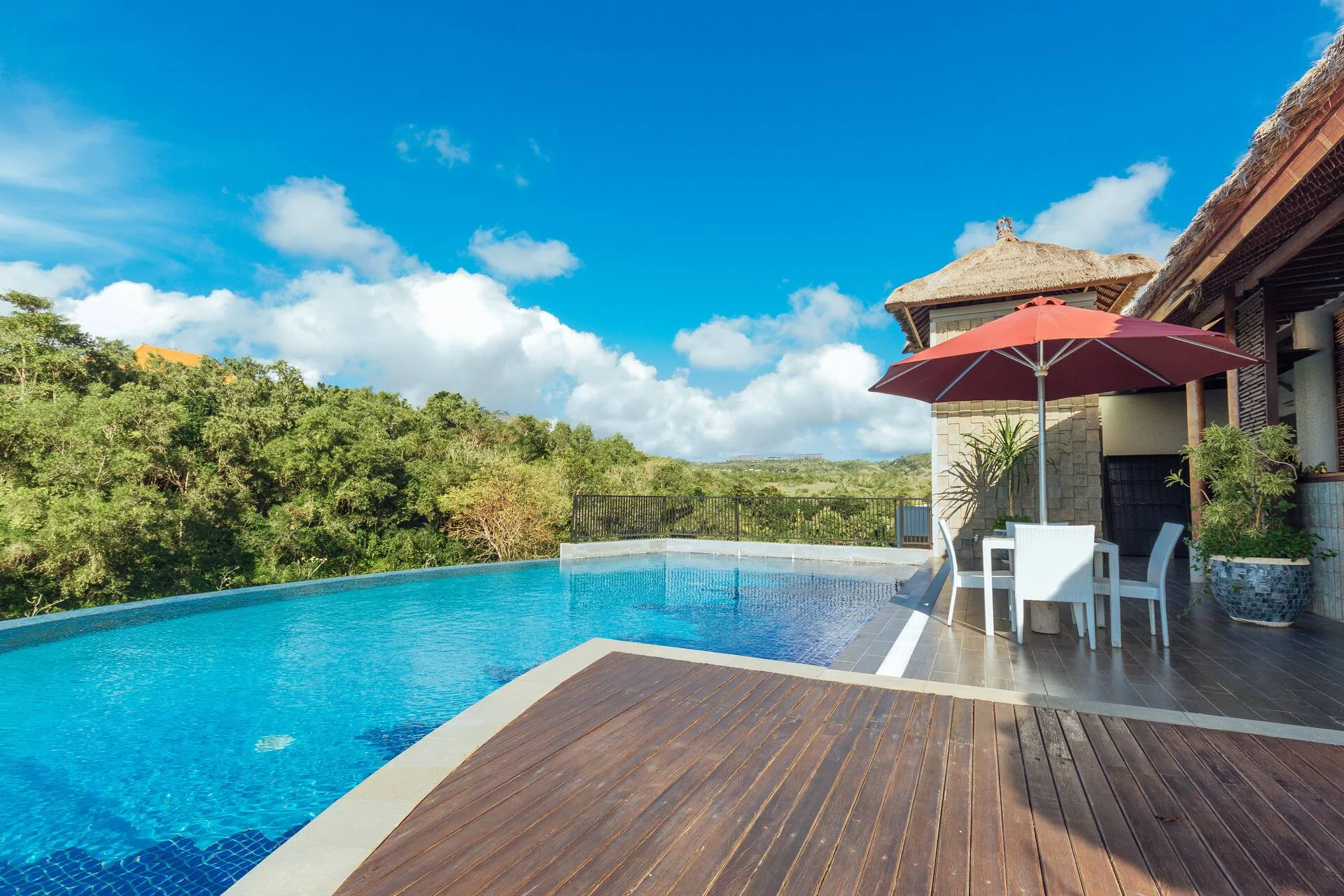 Stunning 2 Bedroom 5 Minutes to Beach 4