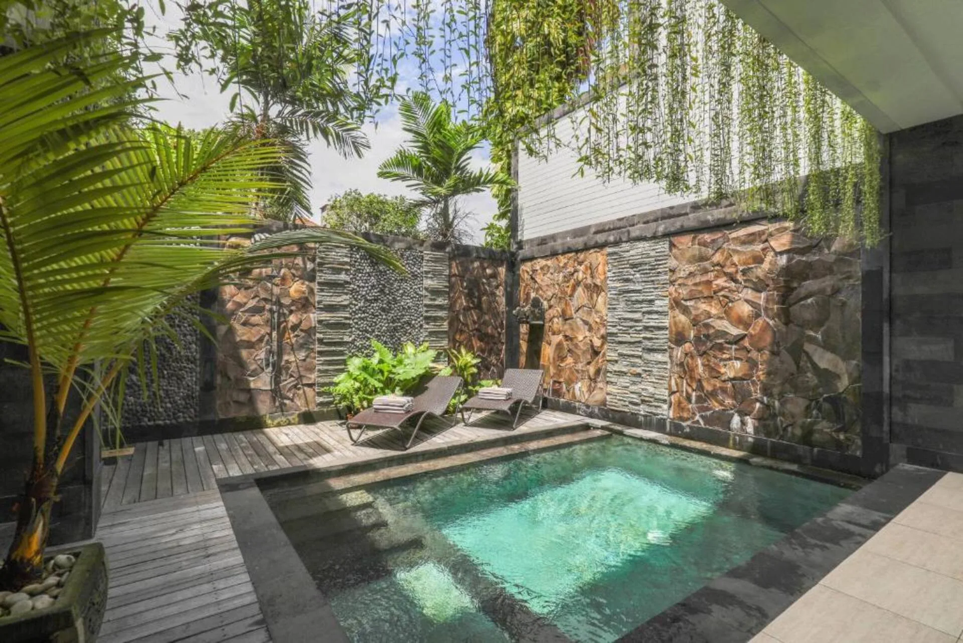 Breezy Beachside Nook 1 Bedroom Private Villa in Kuta 3